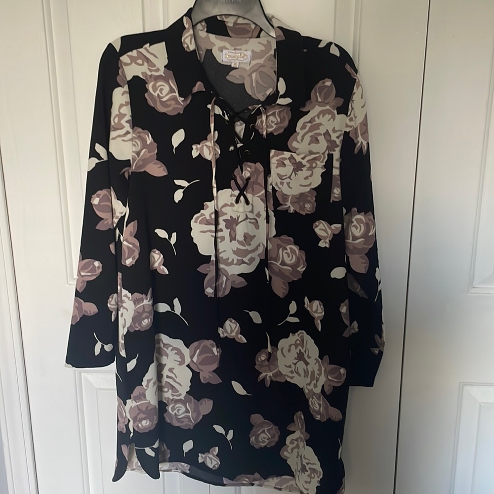 Mud Pie Sz M black Floral Shirt Dress Lace-Up Neckline pocket GUC B87